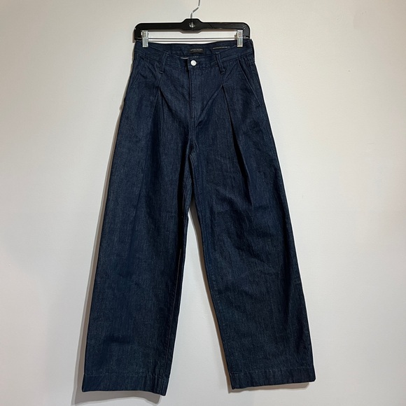 Like New Banana Republic Relaxed Wide Leg Denim, size 26 - Picture 2 of 6